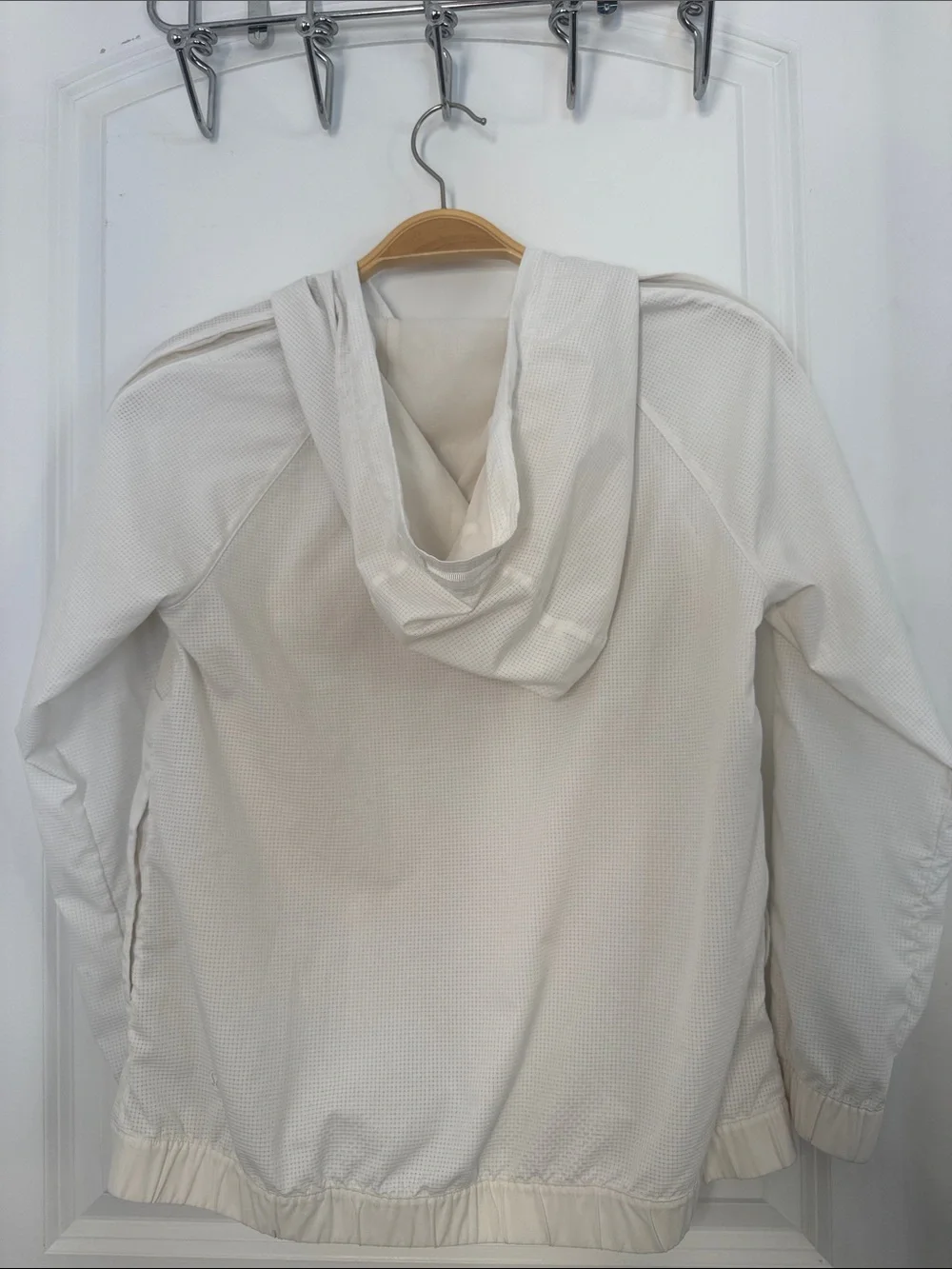 lululemon White Lightweight pack light 1/2 zip pull over workout jacket